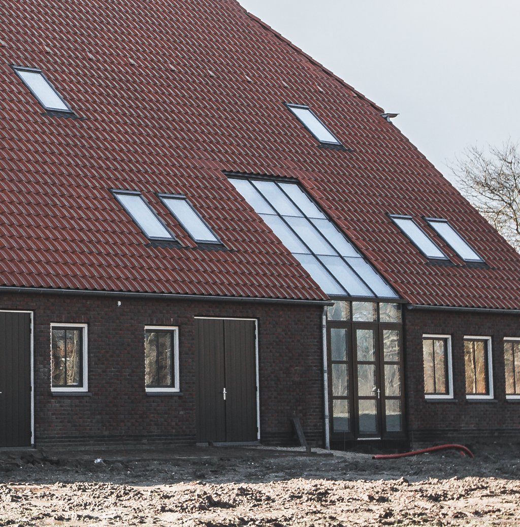 Transparantie en privacy bij een project met zonwerend isolatieglas.