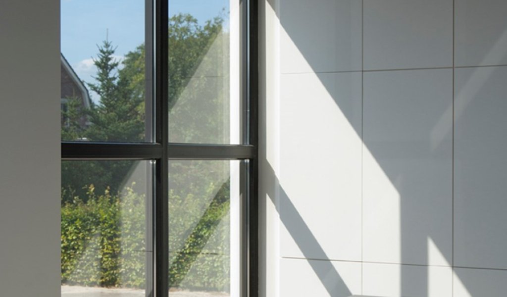 Hoogrendementsglas, zoals HR++ glas en triple glas (HR+++).